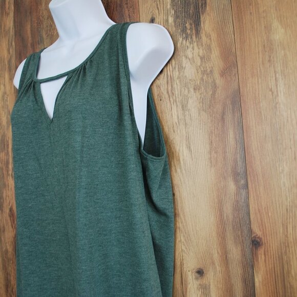 Emery Rose Plus Size Cut Out V Neck Tank Blouse Green 3XL - Picture 4 of 7